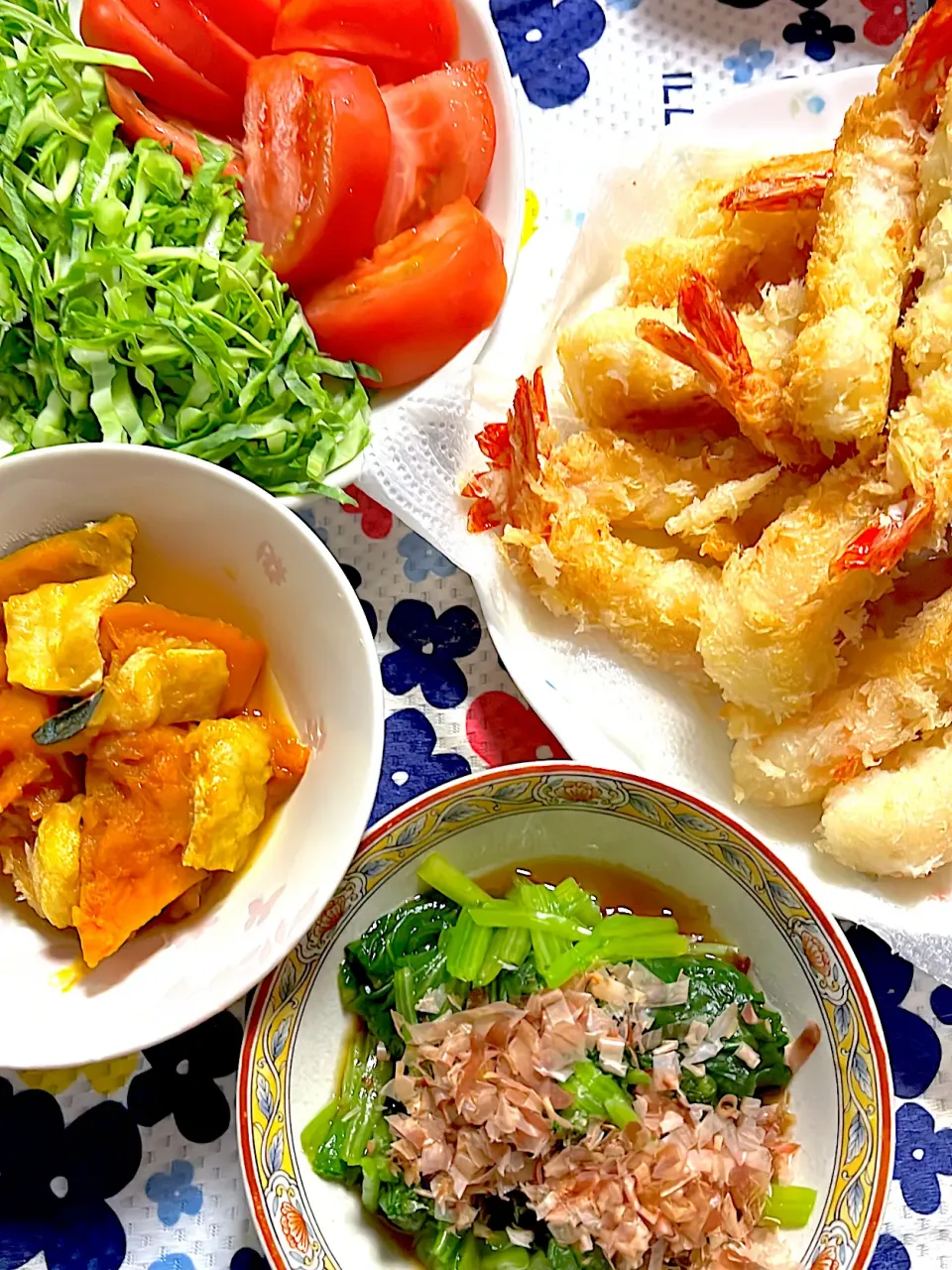 ほうれん草のお浸し　南瓜煮　海老フライ🍤　キャベツ　トマト🍅|4jinoanataさん