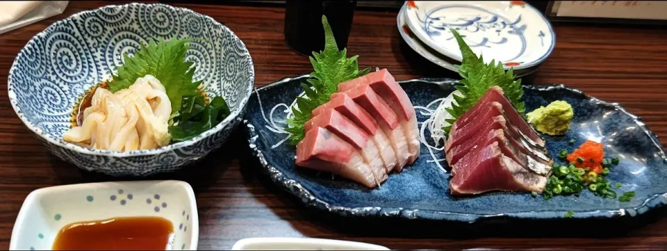 Snapdishの料理写真:イカそーめんとカツオタタキとぶり刺し|哲さん