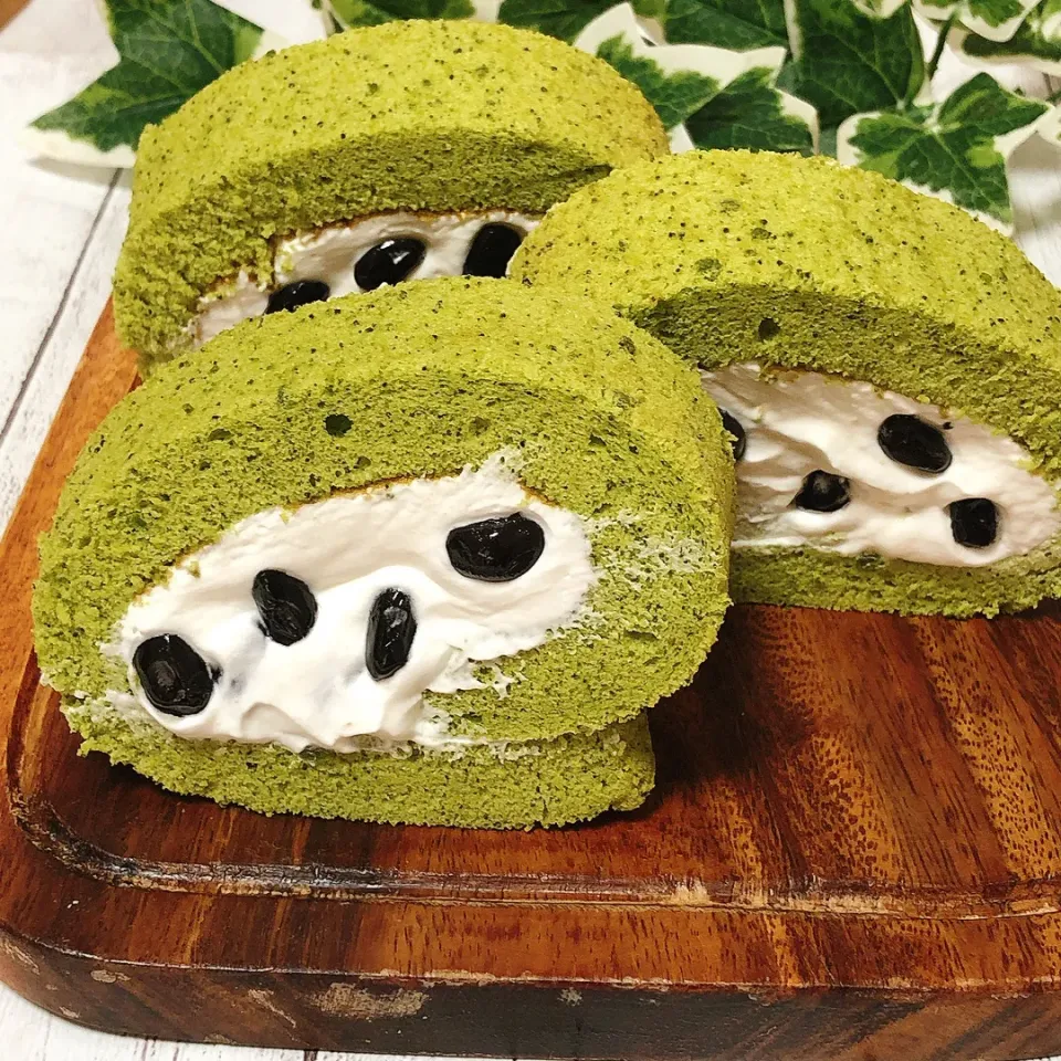 Snapdishの料理写真:黒豆の抹茶ロールケーキ|sarada.makiさん