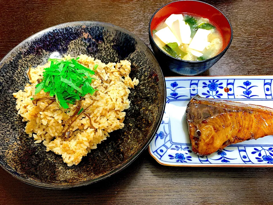 炊き込みご飯と魚と味噌汁|Shuxさん