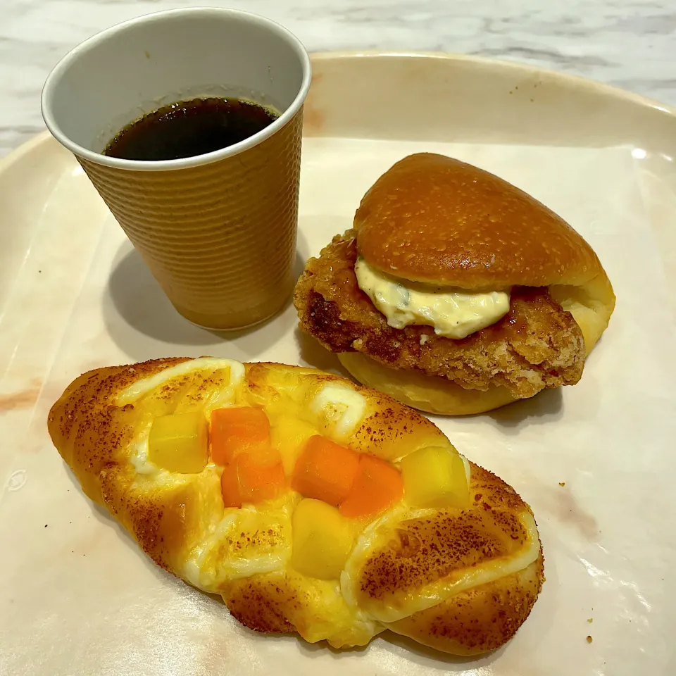 サックサクチキン南蛮バーガー
がぶっとごろっとチーズ
ホットコーヒー|T. Wonderさん