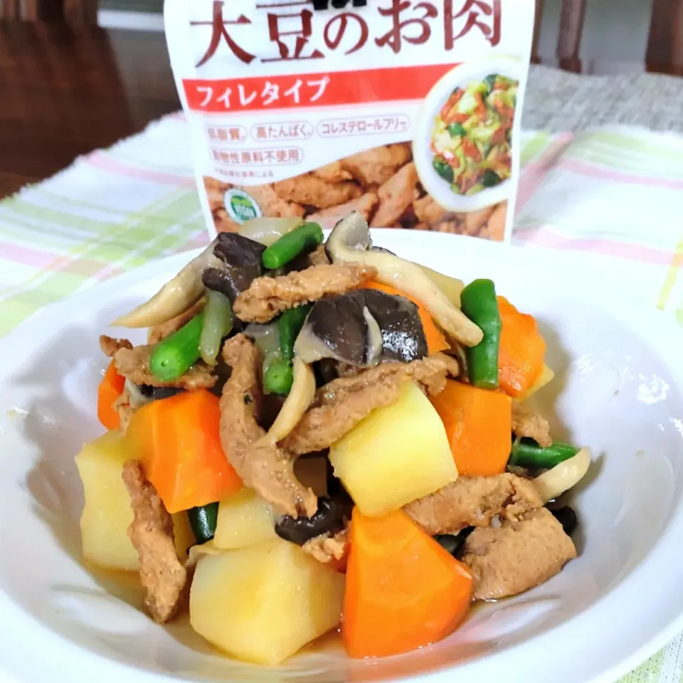 Snapdishの料理写真:大豆のお肉で肉じゃが|cherry🍒さん