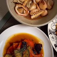 イカと里芋の煮物　ナスとトマトの黒酢サラダ