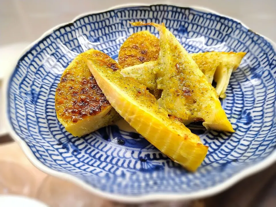 古尾谷りかこさんの料理 筍のセロリコ味噌マヨ焼き|古尾谷りかこさん