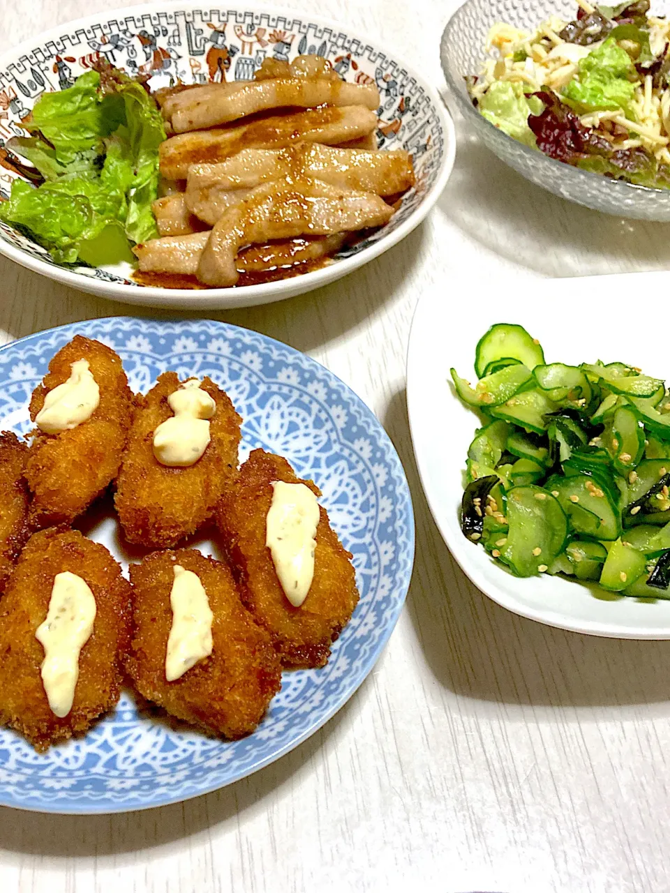 豚トロ焼き、きゅうりとワカメの酢の物、パスタサラダ、かきフライ|Ayaさん