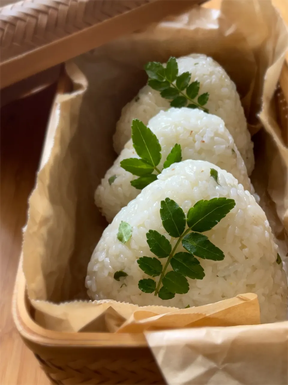 梅こんぶ茶木の芽おにぎり🍙|9421beruさん