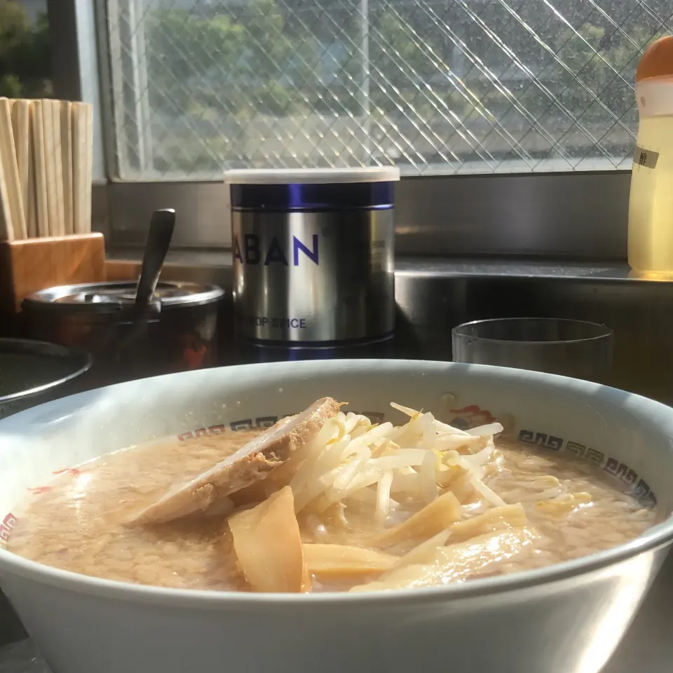 Snapdishの料理写真:今日も　＃朝ラー　少し　お腹の調子悪し　＃ホープ軒　で　＃ラーメン　を|Hajime Sakaiさん