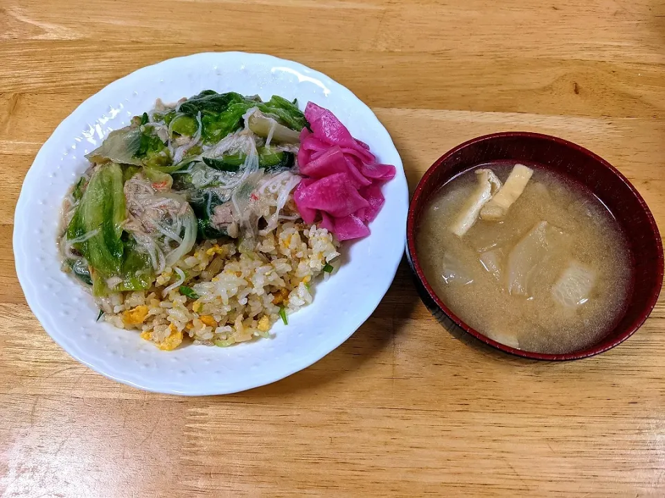 「レタスあんかけ炒飯・大根の薄切り柴漬け添え」です。|トヨシと申します。さん