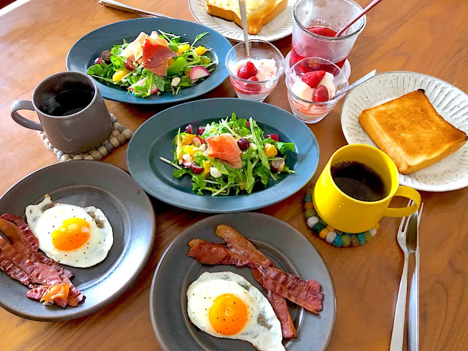 オレンジとぶどうのサラダでブランチ|こんぶさん