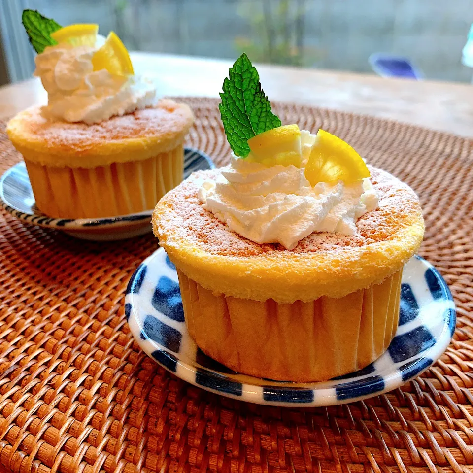 レモンシフォンケーキ🍋　　　　　　　　　　　クリームチーズでさっぱりと✴︎|あやみんさん