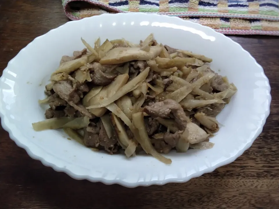 ご飯が進む！牛肉と牛蒡の☆ゴマゴマ炒め|にんにくと唐辛子が特に好き❤️(元シャリマー)さん