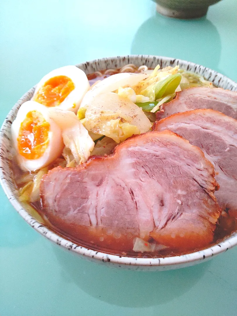 Snapdishの料理写真:自家製チャーシューで醤油ラーメン❗|かずにゃさん