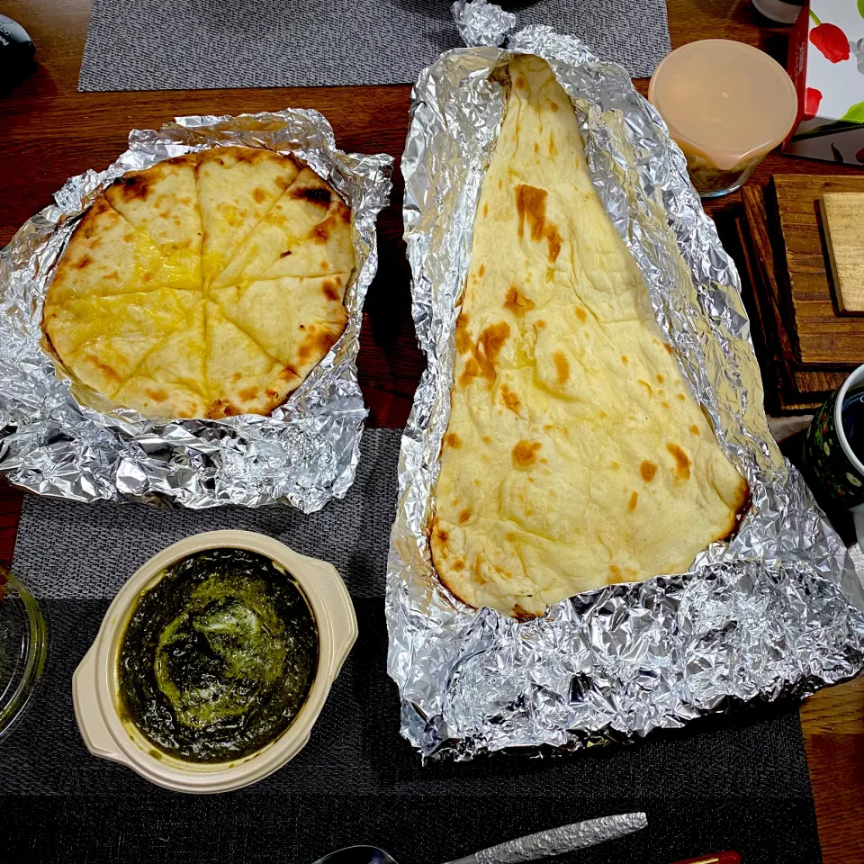 ほうれん草カレーと、ナンとチーズナン|yakinasuさん