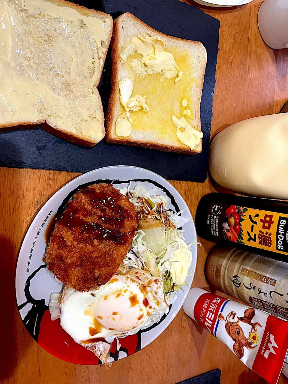 朝パンで #朝食 食パン(コロッケ目玉焼きキャベツパン、練乳マーガリンパン) 途中からいろいろ混合で|ms903さん