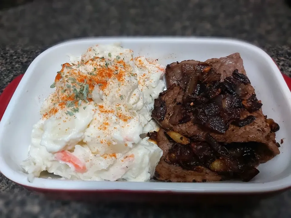 BentoFox's dish BentoFox's dish Grilled AAA angus sandwich steak,  topped with caramelized onion seasoned with a maple bacon flavored salt 🍁 🥓 
Accompanied by a side of fresh made potato salad |BentoFoxさん