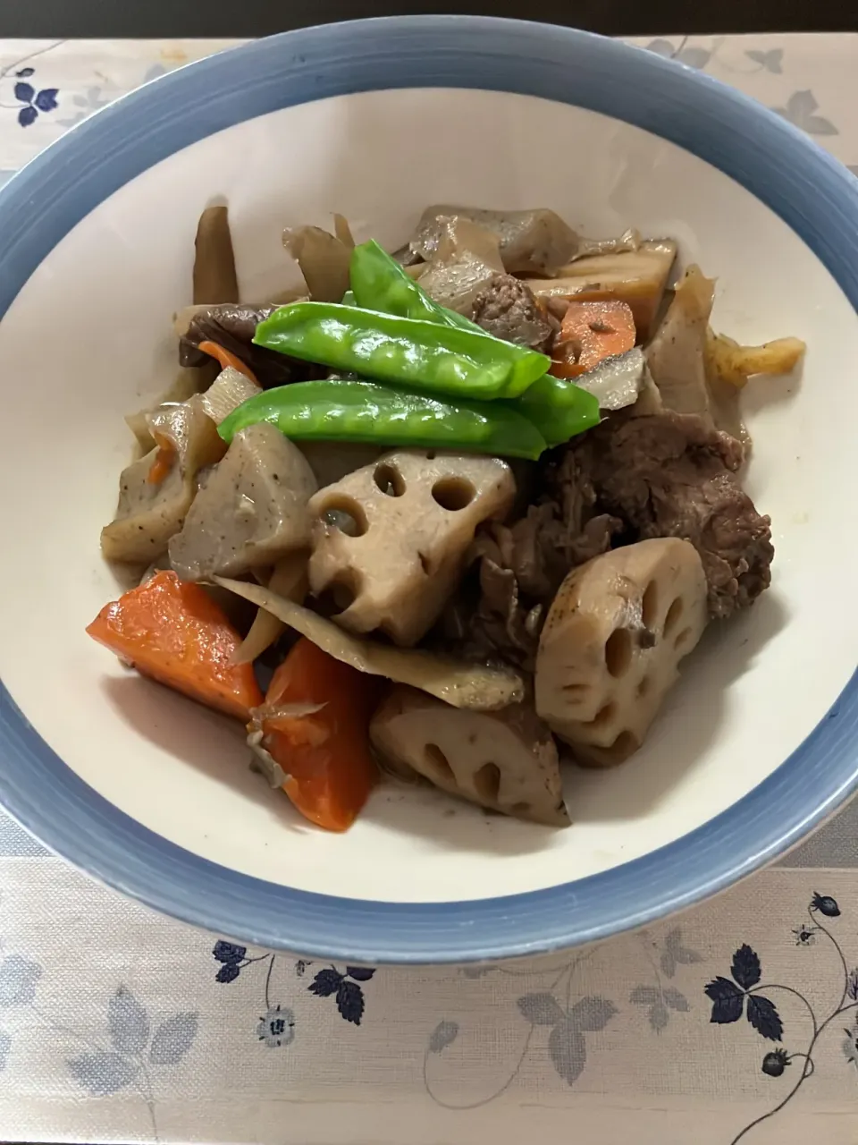 実家の筑前煮。鶏肉じゃなくて牛肉で炊きます✌️|tamemitiさん