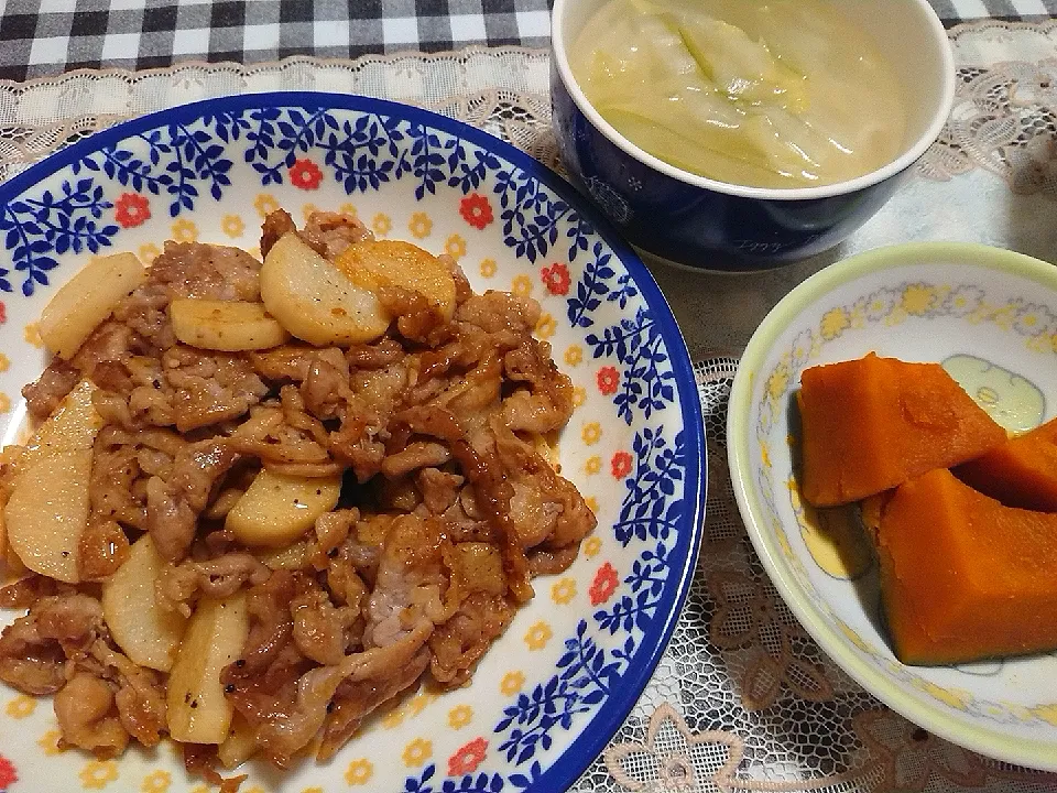 長芋と豚肉の炒め物🐷
かぼちゃの煮付🎃
餃子のスープ🥟|* unikkoさん