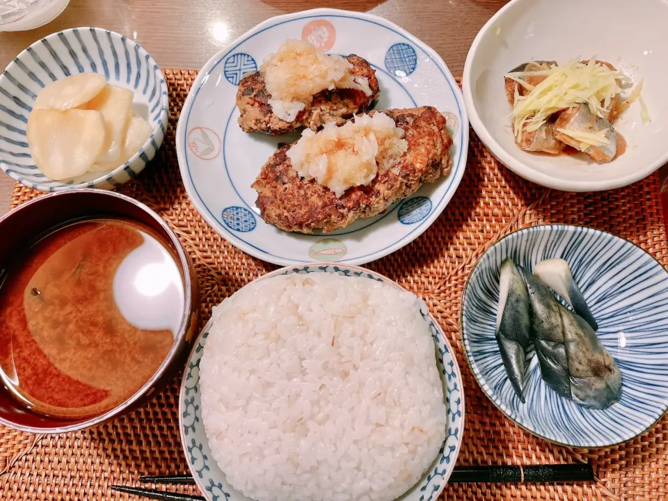 豆腐ハンバーグ、かぶのサラダ、イワシのの味噌煮、おしんこ、しじみの味噌汁|taka-chanさん