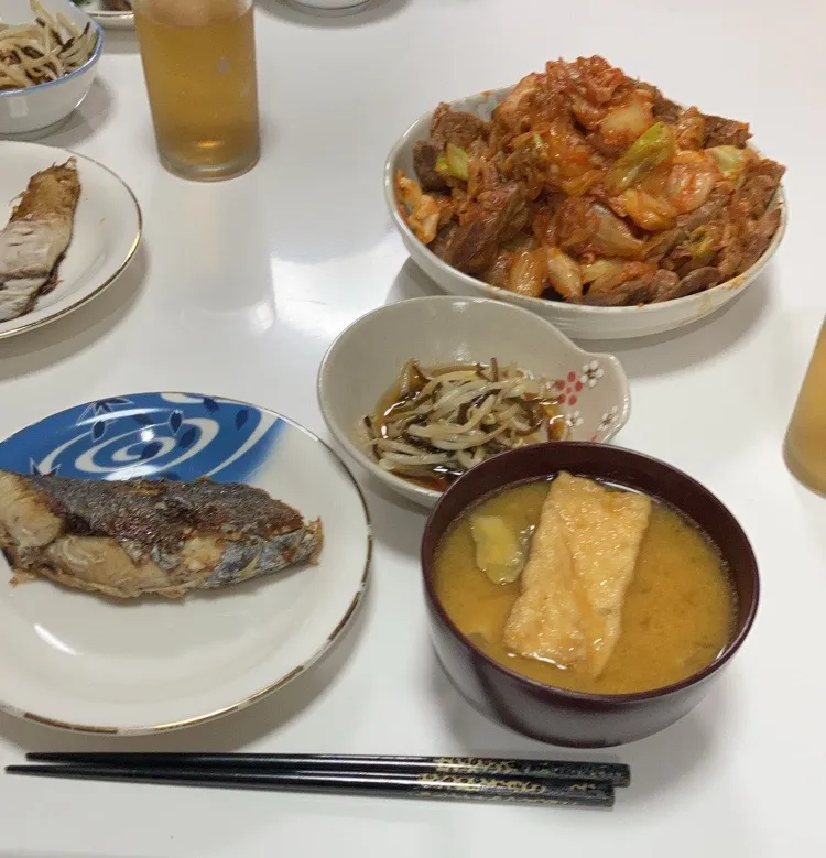 Snapdishの料理写真:晩御飯(^^)☆豚キムチ☆もやしの中華和え☆さわらの塩レモン☆具沢山みそ汁|Saharaさん