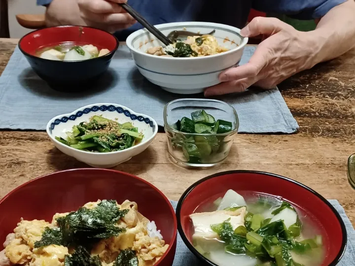 なか卯の冷凍親子丼、卵でとじるだけ|ぱいんてーるさん