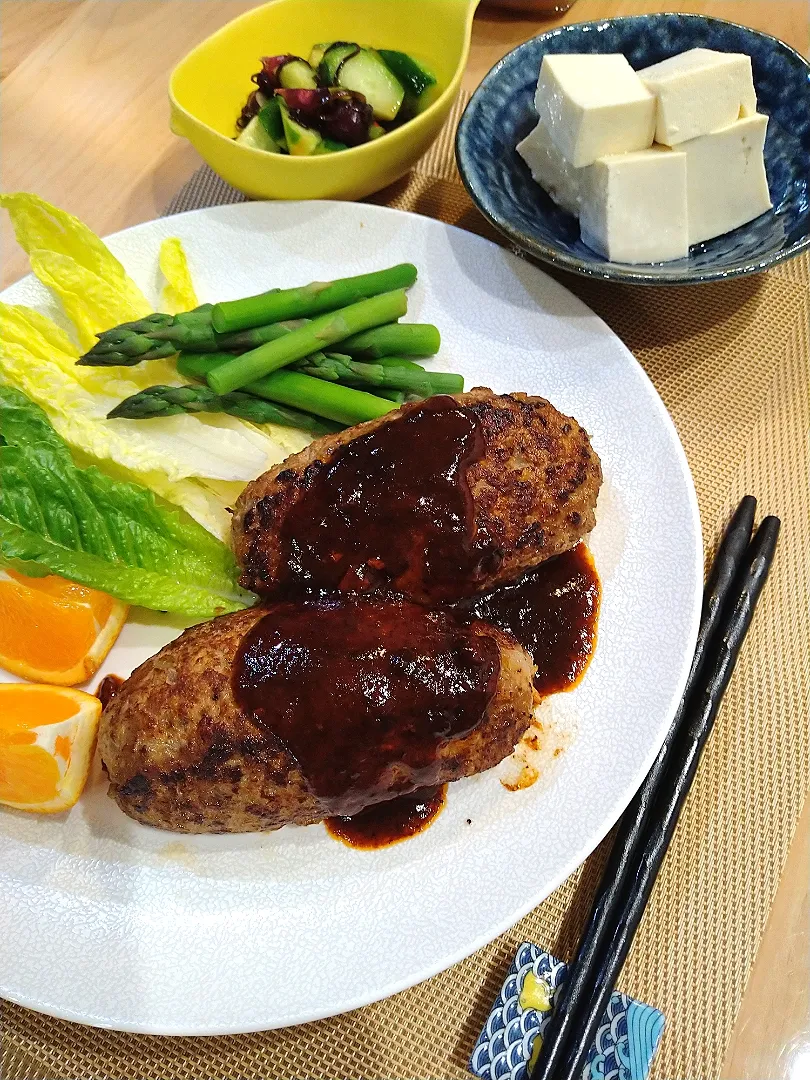 Snapdishの料理写真:大豆ミート（挽肉タイプ）30％のハンバーグ|A-YA-YA-YAさん