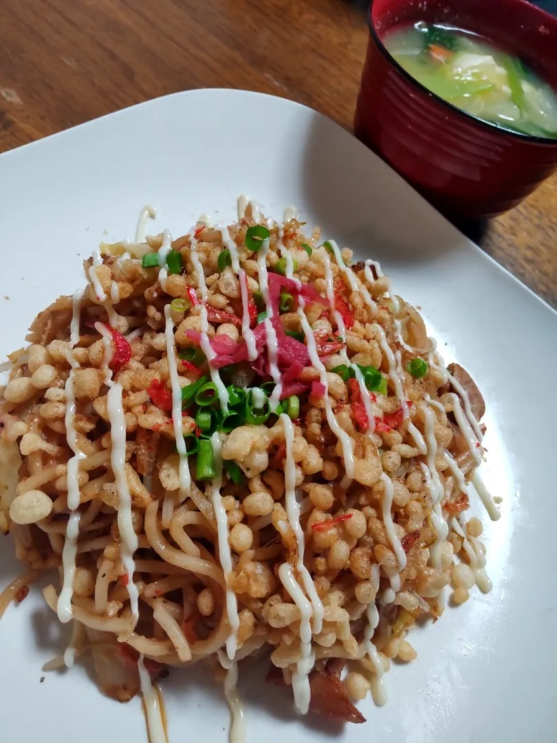 Snapdishの料理写真:焼きうどん
(だし醤油)|たつかばさん