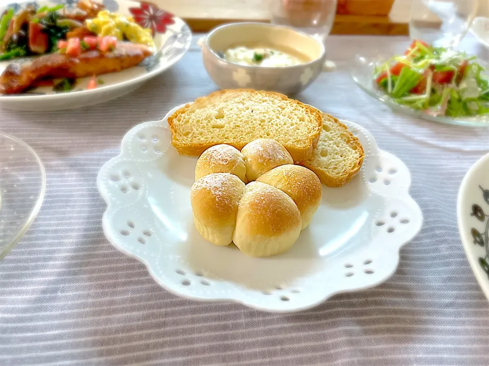 米粉の花パンと出汁入りパン|ゆかりさん