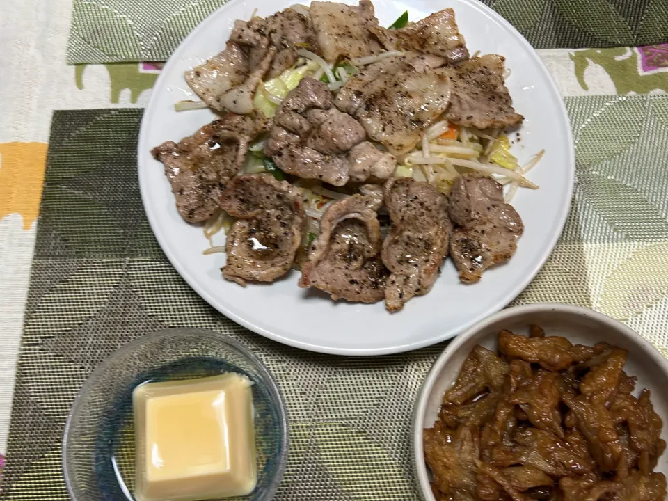 豚バラと肩ロース焼き、ごぼうちぎり煮、卵豆腐|peanutsさん