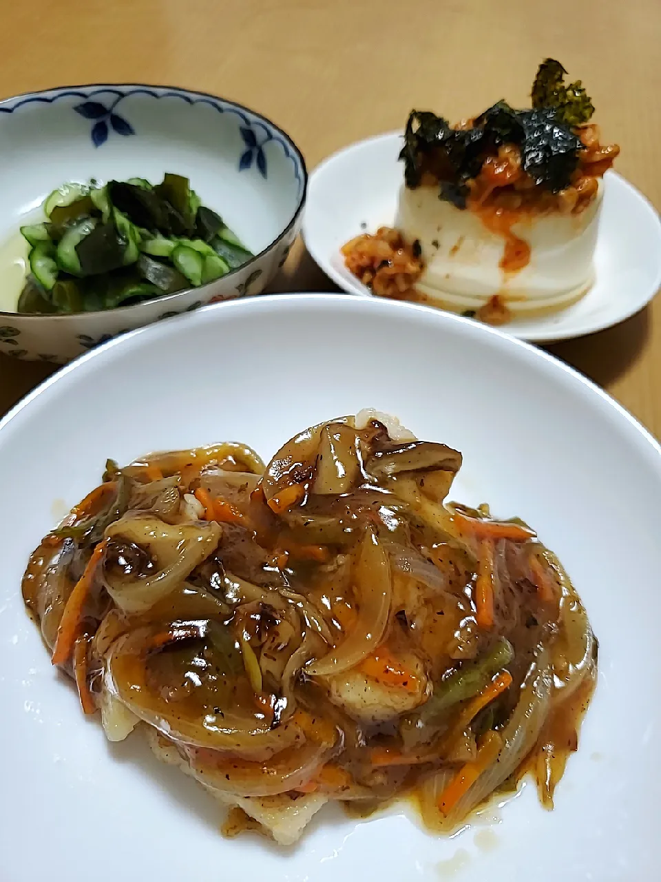 たらの野菜あんかけ
きゅうりとワカメの酢の物
納豆キムチのせ冷奴|まゆっこさん