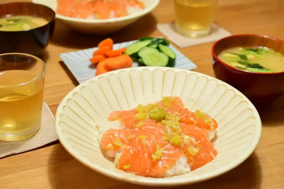 サーモン漬け丼|うにんぱすさん