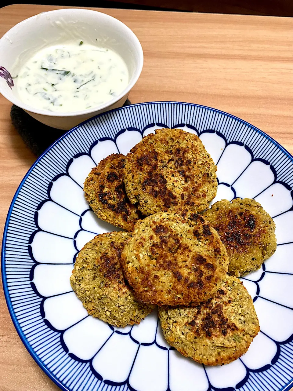 Falafel with dipping sauce|Emmaさん