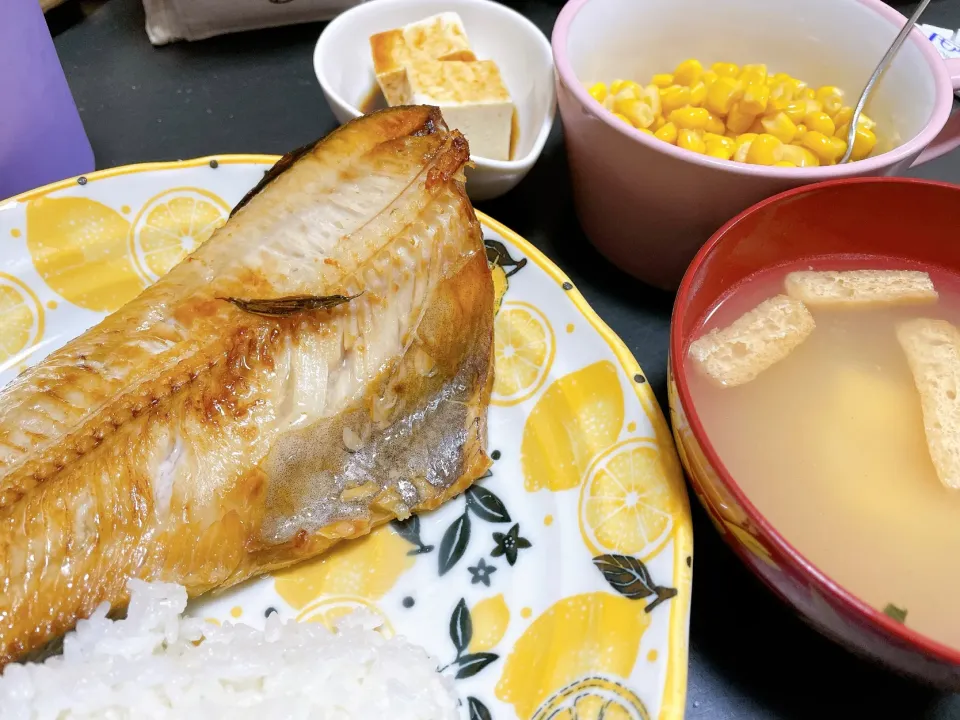 ほっけ　お豆腐　スイートコーン　お味噌汁|ミホさん