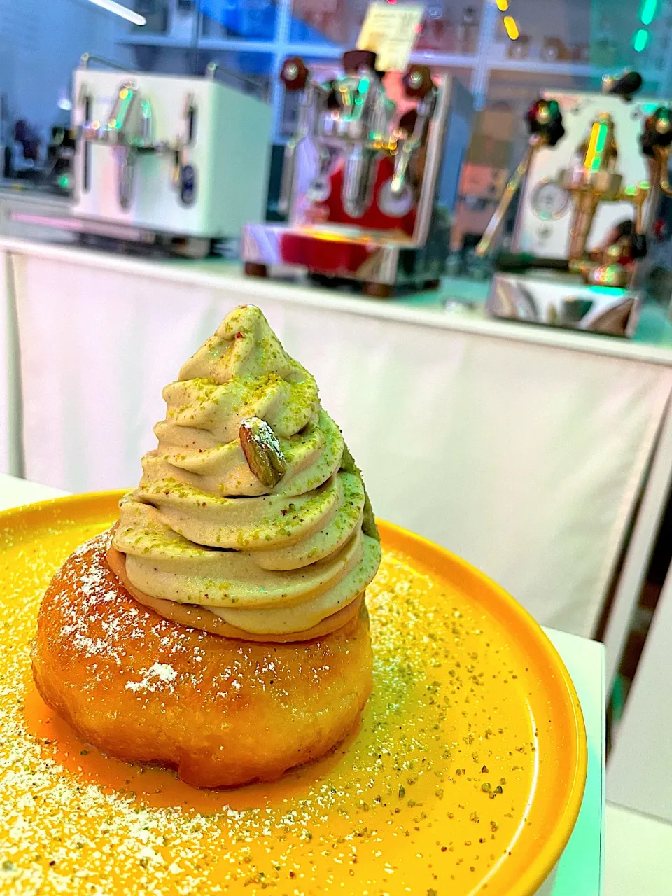 donut honey with pistachio soft serve|hweeyhさん