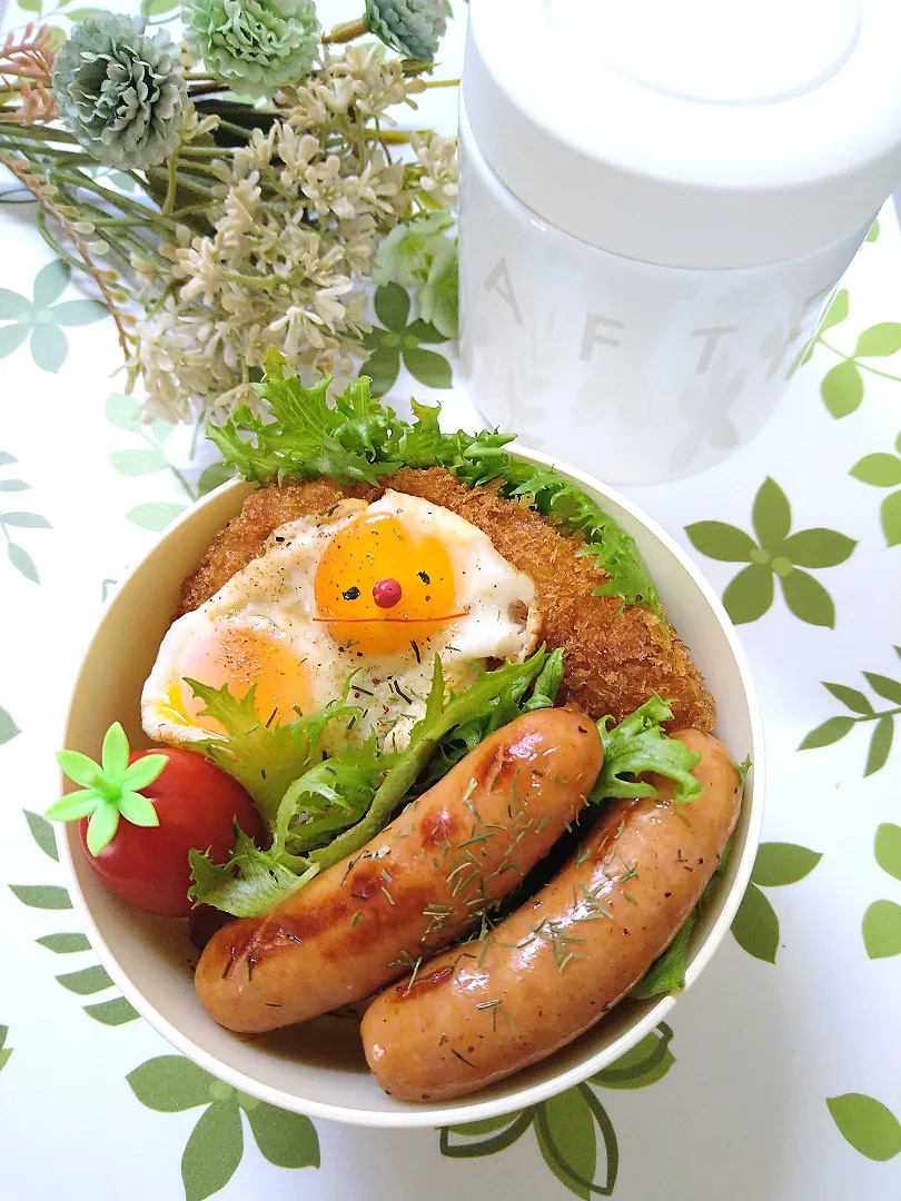 Snapdishの料理写真:きのうのお残りカレーdeお弁当 
 with コロッケ ごてあらポー ◡̈⋆|fumi ◡̈⋆さん