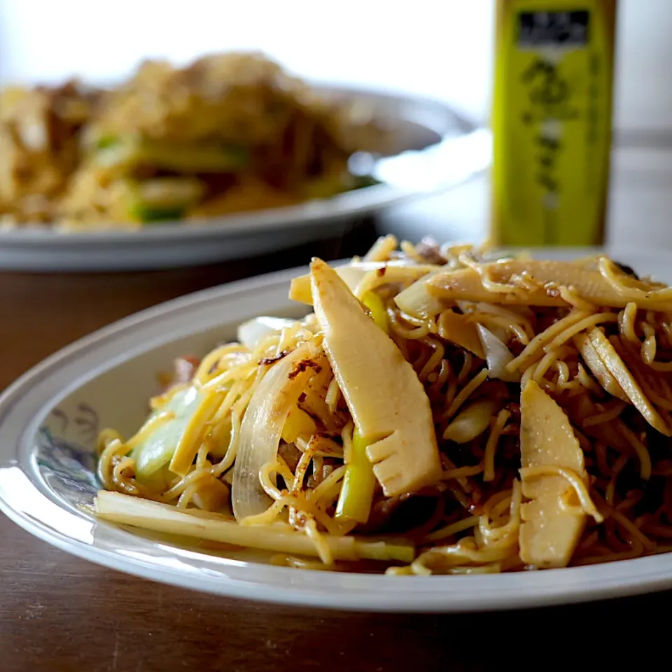 残った手羽煮を焼きそばに。味変に魚ミーたらり|kurageyakannoさん