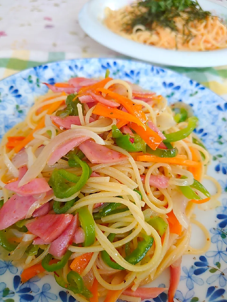 パスタ２種

ペペロンチーノ風パスタ
明太子パスタ|🍒ふみりん🍒さん