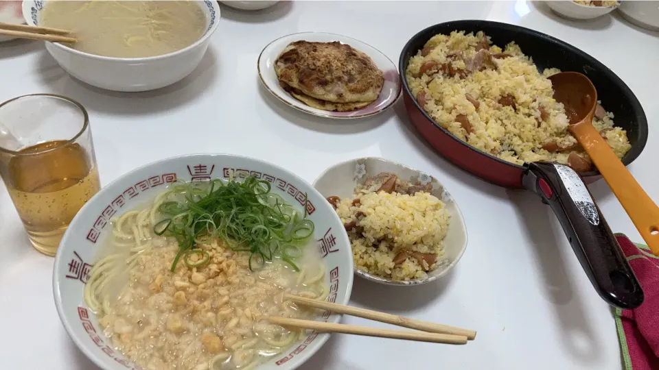 Snapdishの料理写真:お昼は☆チャーハン☆豚骨ラーメン☆お好み焼き（昨日の残り）|Saharaさん