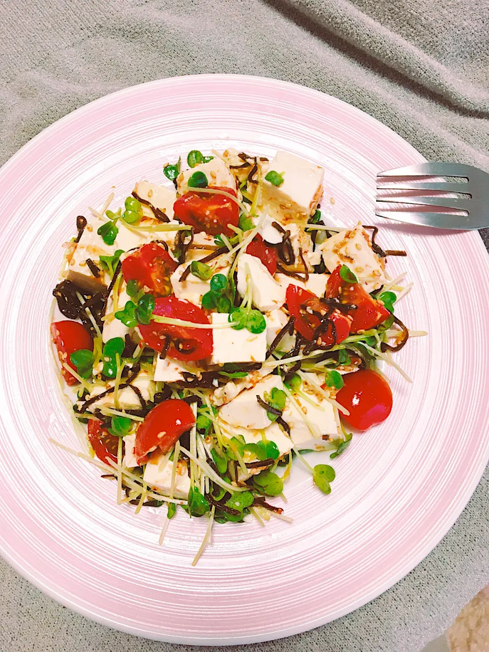 Snapdishの料理写真:塩豆腐と塩昆布サラダ🥗|じゃじゃまるさん