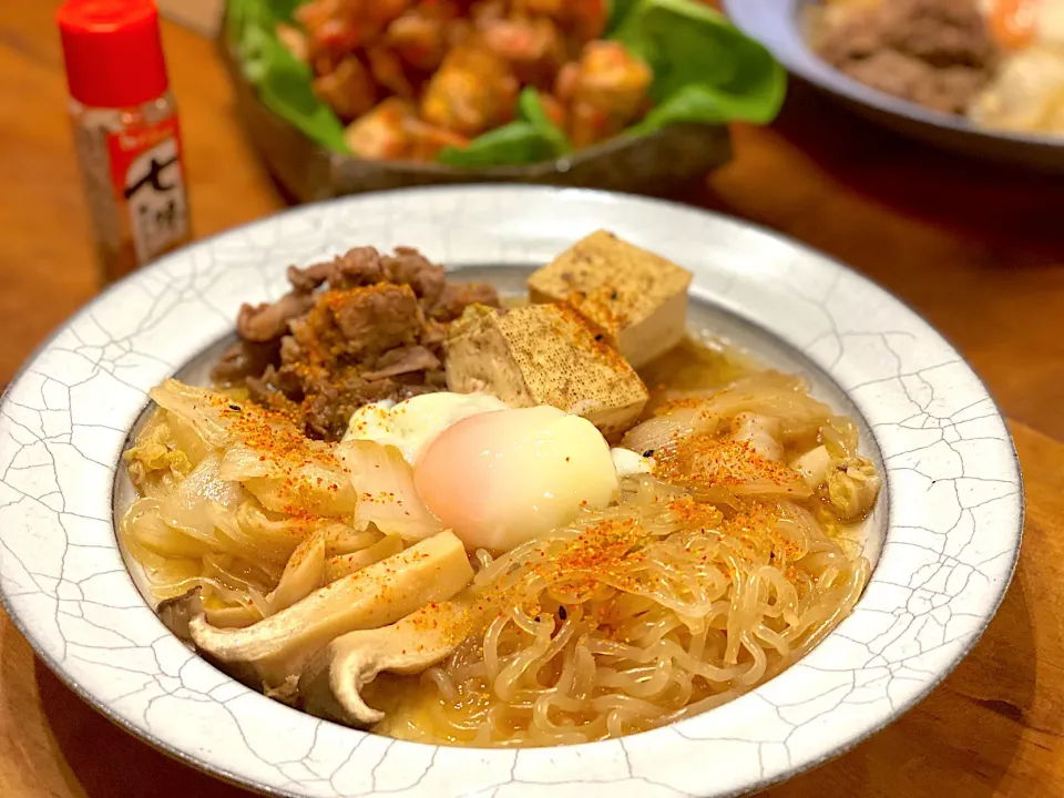 Snapdishの料理写真:牛すき煮、温泉卵添え☺︎|まめすけ。さん