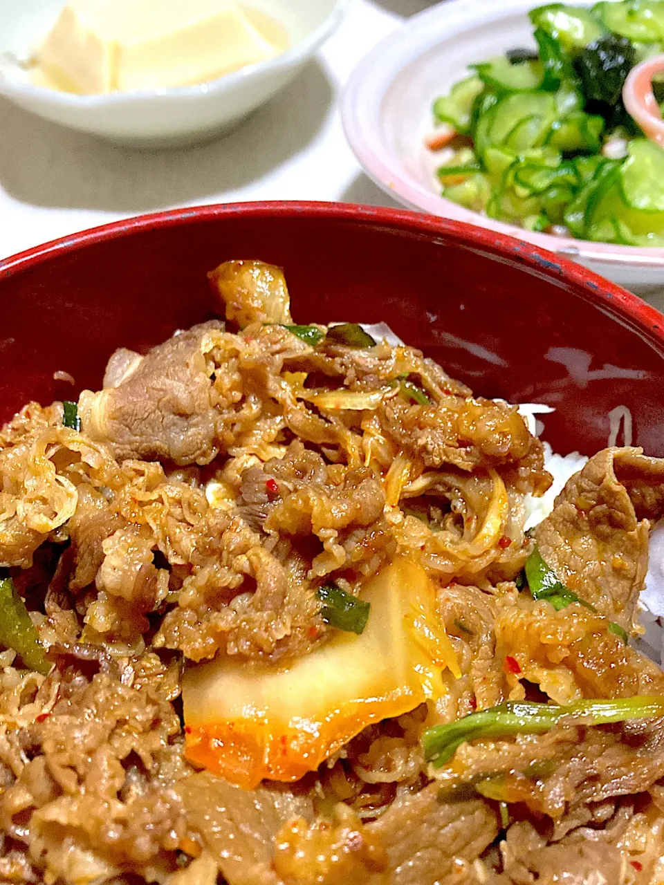 キムチ牛丼、ポテト、カニカマときゅうりの酢の物|Ayaさん