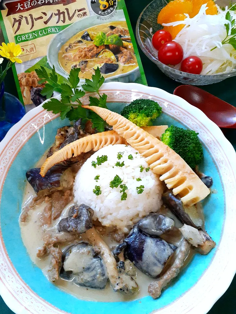 マルコメさんの「大豆のお肉入りグリーンカレーの素」を使って♪初めてのグリーンカレー😊|fumfumさん