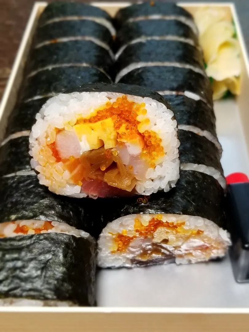 母の日の🎁大好物の海鮮太巻き🙌⤴️|ぱんだのままんさん