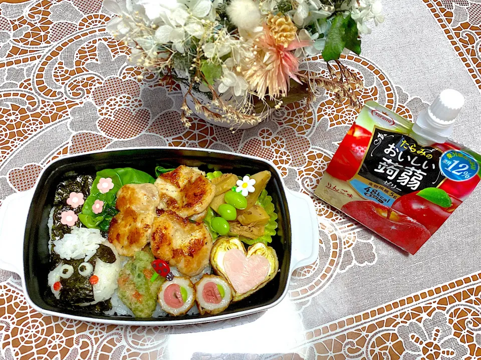 Snapdishの料理写真:2022.5.9はひつじのショーンの塩焼き鳥弁当💕|makoさん