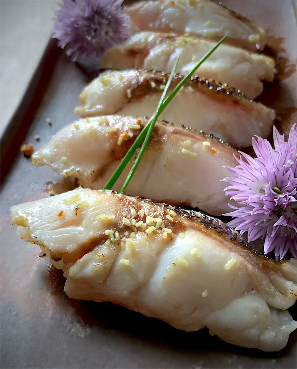 Snapdishの料理写真:釣り魚🎣イサキの炙り寿司|9421beruさん