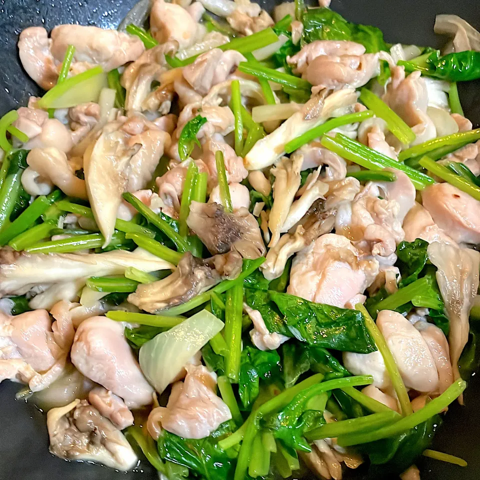 Snapdishの料理写真:鶏肉舞茸ほうれん草玉ねぎペペロンチーノ|gohan♡さん