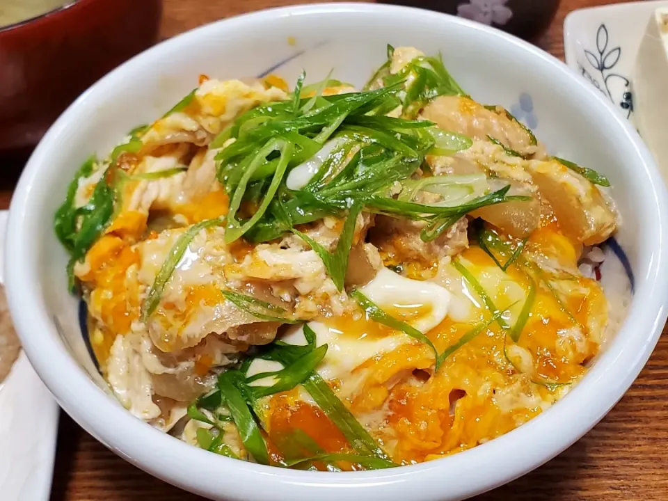 朝ごはんはたまごたっぷり親子丼|こまちさん