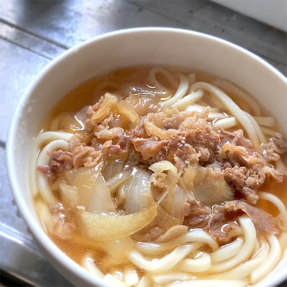 ランチに、松屋の牛丼のアタマで、肉うどんを頂きました。出汁は茅の舎の和風出汁😄👍🎉|ギムレットさん