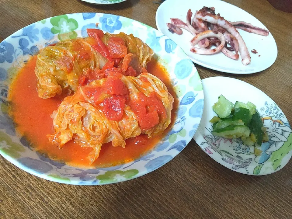 Snapdishの料理写真:ロールキャベツのトマト煮込み
焼きイカ
きゅうりとカリカリ梅の梅酢和え|尚さん