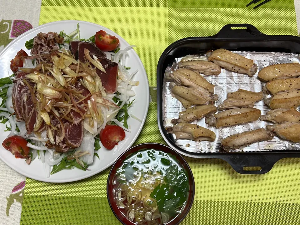 手羽先焼き、鰹のたたきサラダ、たまご豆腐の吸汁|peanutsさん