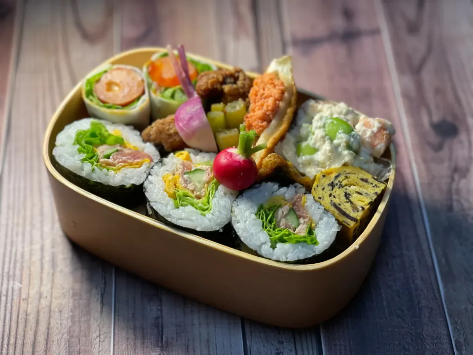 サラダ巻き寿司弁当🍱|レオンさん